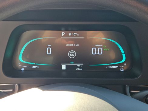 Used 2025 Hyundai Elantra Blue image 11