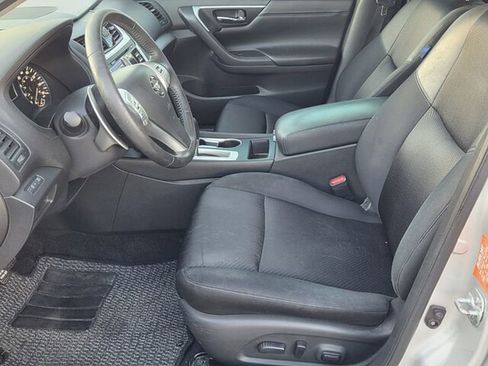 Used 2017 Nissan Altima 2.5 SR w/ LED Appearance Package image 7