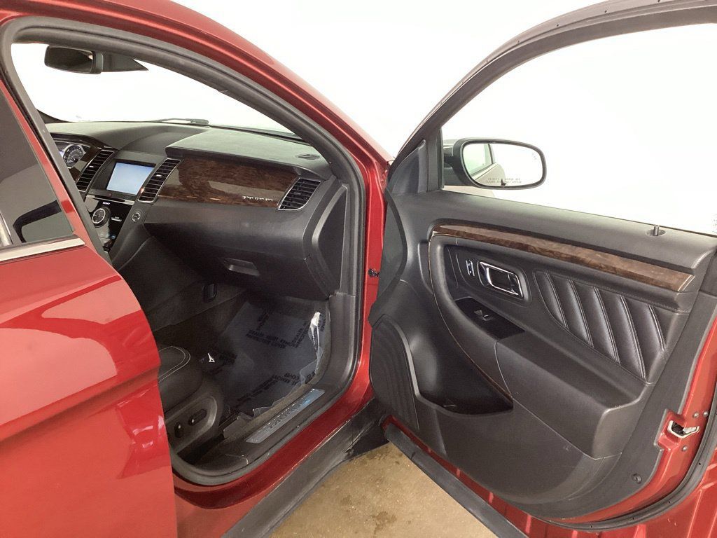 Used 2015 Ford Taurus Limited w/ Equipment Group 301A FWD image 23