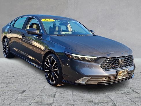 Used 2025 Honda Accord Touring image 3
