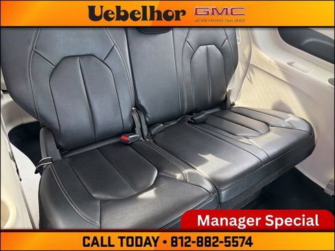 Used 2022 Chrysler Pacifica Touring-L FWD image 8