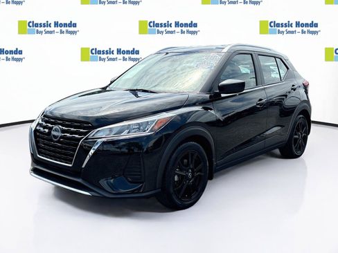 Used 2023 Nissan Kicks SV FWD image 3