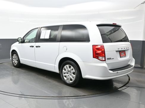 Used 2019 Dodge Grand Caravan SE w/ UConnect Hands-Free Group image 4