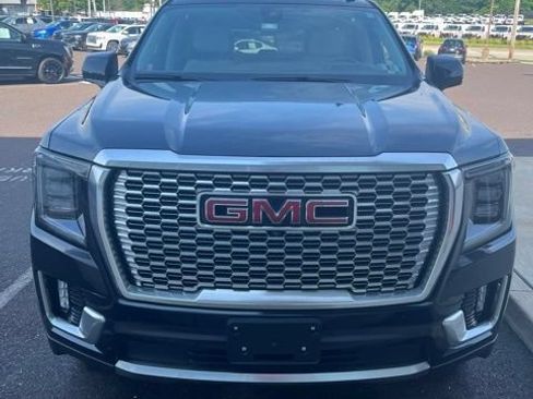 Used 2021 GMC Yukon XL Denali w/ Advanced Technology Package AWD/4WD image 2