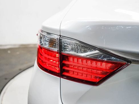 Used 2013 Lexus ES 350 w/ Luxury Pkg FWD image 11