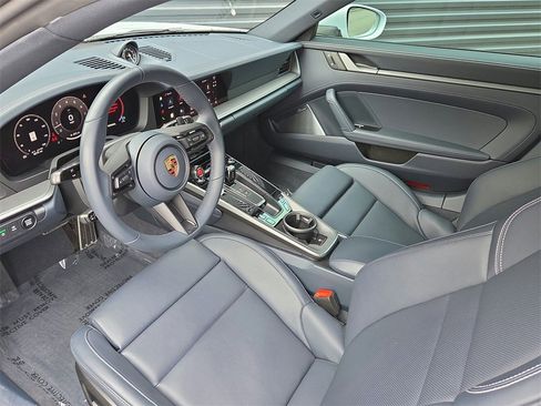 Used 2025 Porsche 911 Carrera image 4