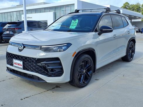 New 2026 Volkswagen Tiguan SE R-Line FWD image 3