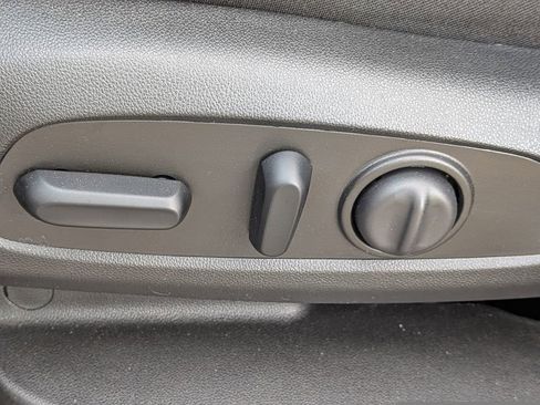 Used 2024 Chevrolet Equinox LT FWD image 21