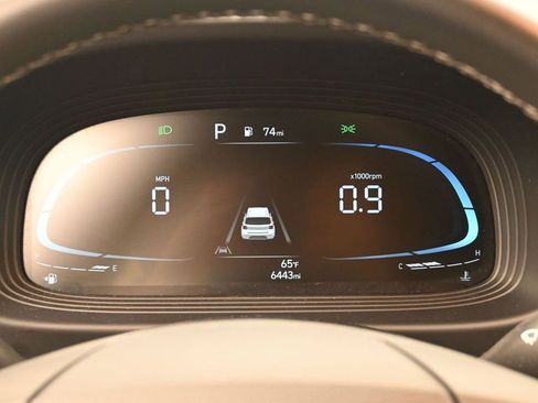 Used 2025 Hyundai Venue SEL FWD image 12