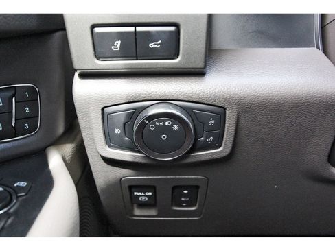 Used 2018 Ford Expedition XLT w/ Equipment Group 202A RWD image 22