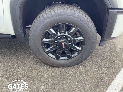 Used 2024 GMC Sierra 2500 AT4 w/ AT4 Premium Plus Package AWD/4WD image 31