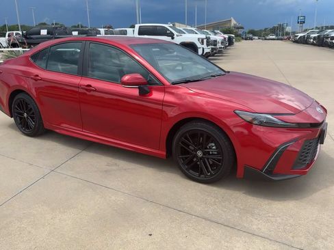 Used 2025 Toyota Camry SE w/ Convenience Package FWD image 3