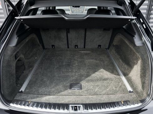 Used 2023 Bentley Bentayga Extended Wheelbase AWD/4WD image 18