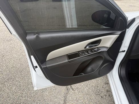 Used 2015 Chevrolet Cruze LT FWD image 11