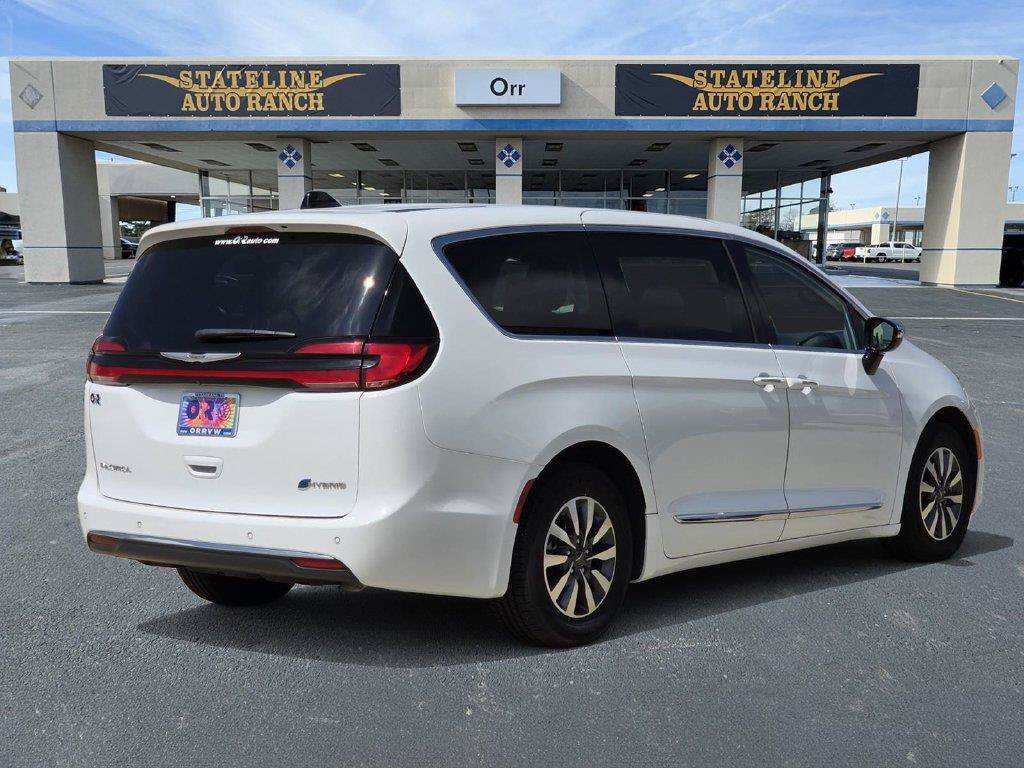 Used 2023 Chrysler Pacifica Limited FWD image 6
