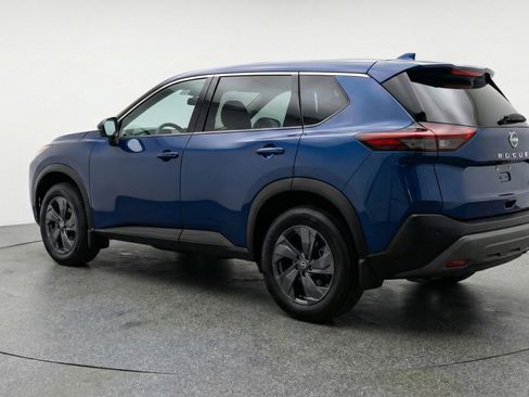 Used 2025 Nissan Rogue SV image 6