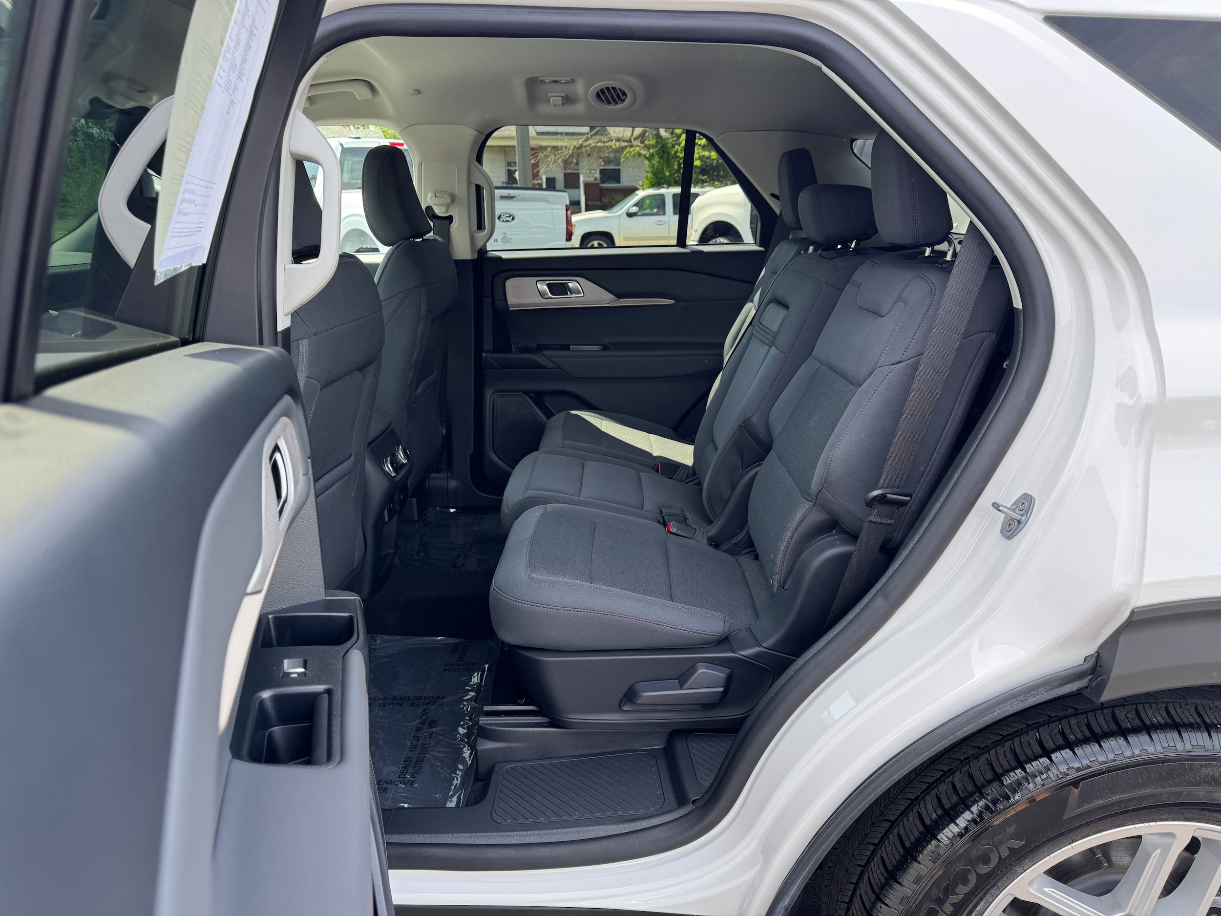 Used 2025 Ford Explorer Active RWD image 12