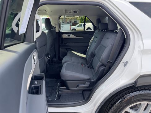 Used 2025 Ford Explorer Active image 12