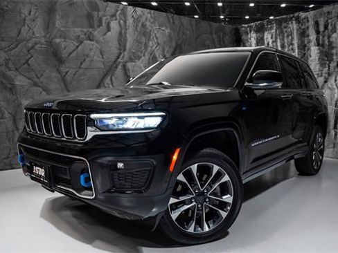 Used 2023 Jeep Grand Cherokee Overland w/ Luxury Tech Group IV image 1