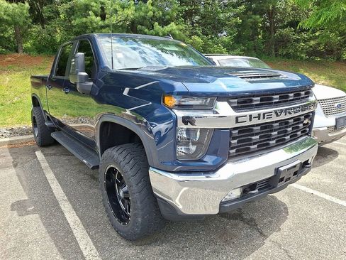 Used 2020 Chevrolet Silverado 2500 LT w/ Convenience Package AWD/4WD image 3