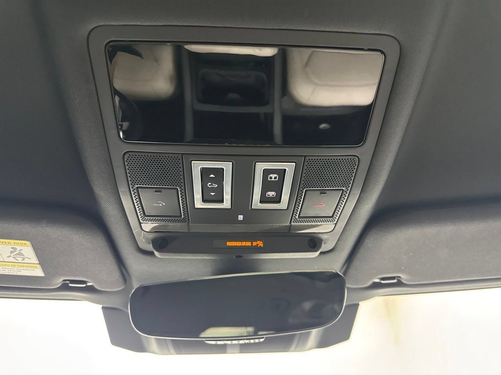 Used 2023 Land Rover Defender 110 SE AWD/4WD image 26