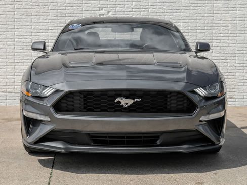 Used 2018 Ford Mustang Coupe RWD image 4