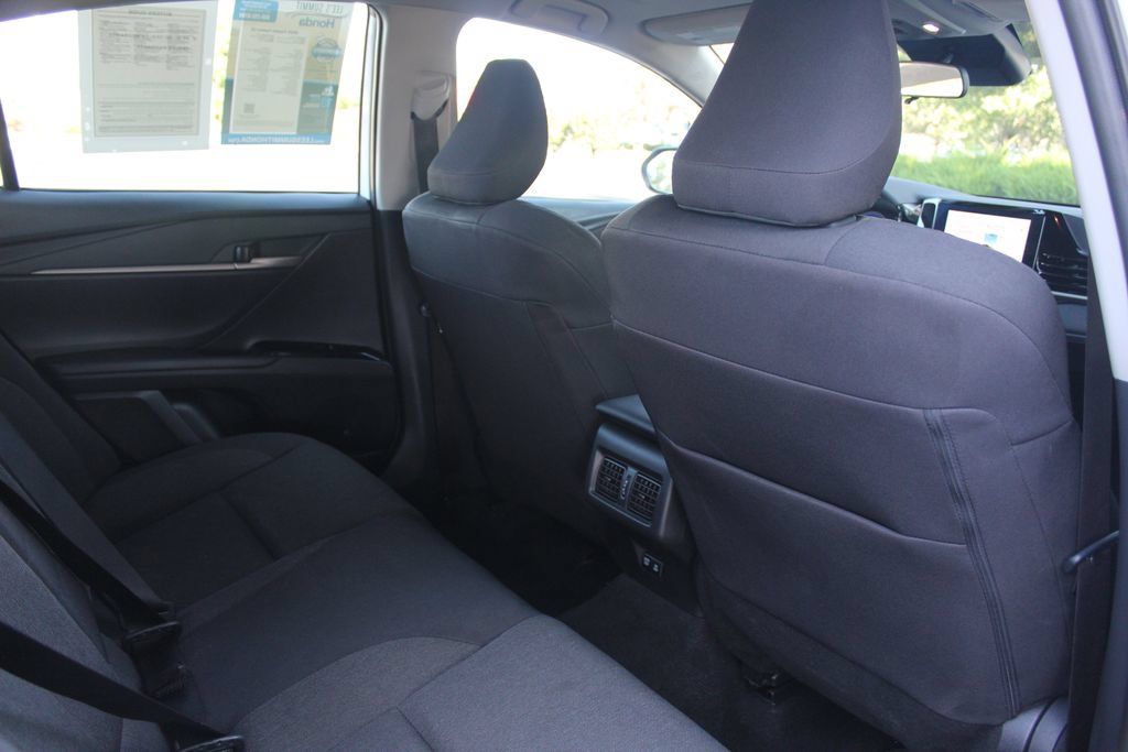 Used 2025 Toyota Camry LE FWD image 33
