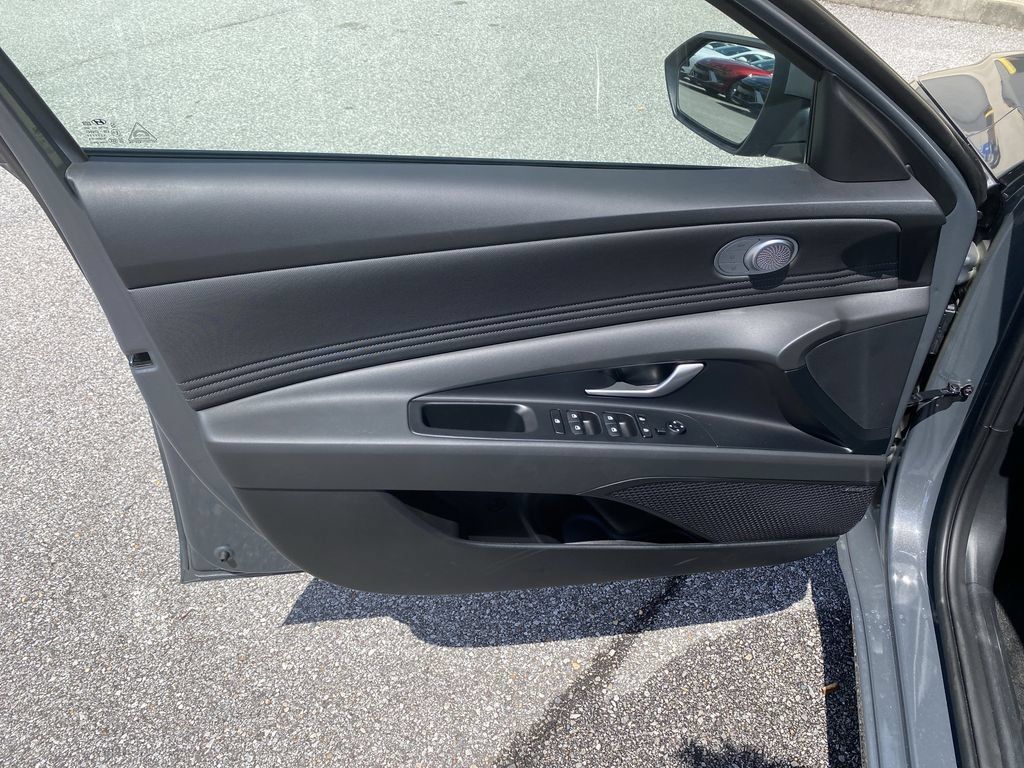 New 2026 Hyundai Elantra Limited FWD image 17