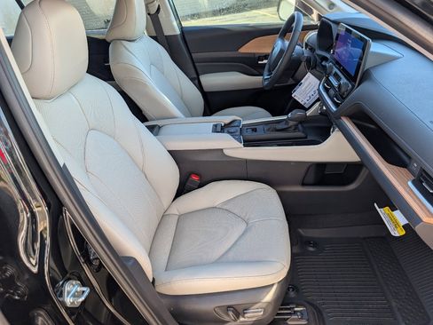 Used 2026 Toyota Grand Highlander Limited image 9
