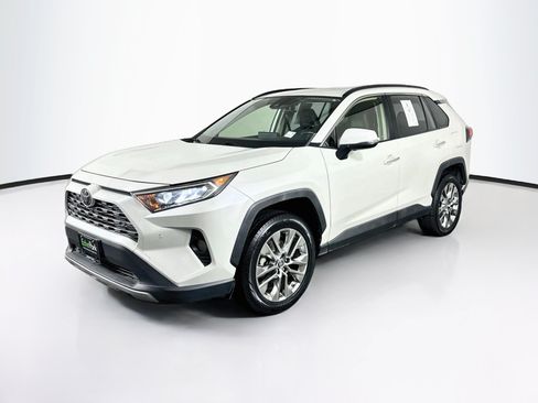 Used 2019 Toyota RAV4 Limited FWD image 3
