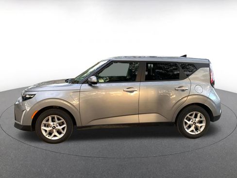 Used 2025 Kia Soul LX w/ LX Technology Package image 4