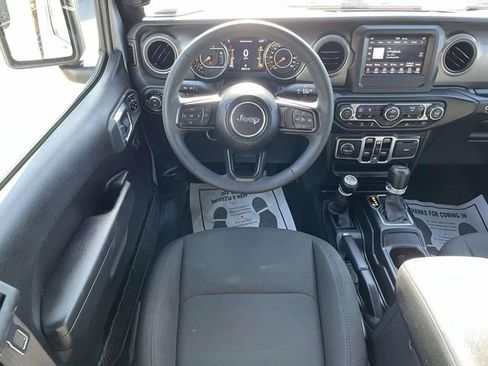 Used 2023 Jeep Gladiator Sport AWD/4WD image 11