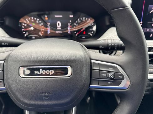 Used 2024 Jeep Compass Latitude AWD/4WD image 25