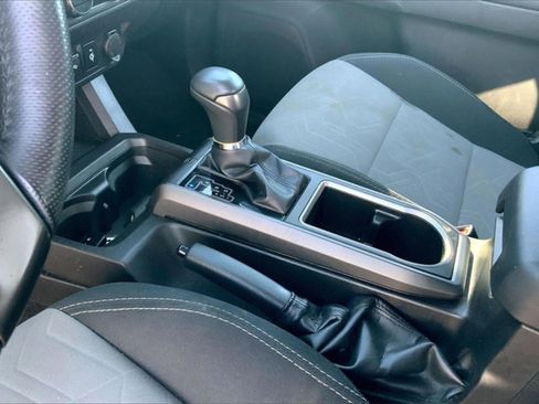 Used 2022 Toyota Tacoma TRD Off-Road image 18