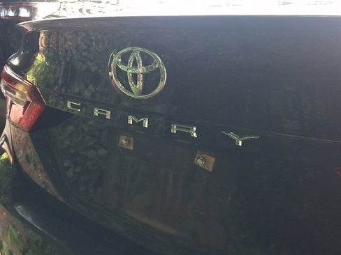 Used 2021 Toyota Camry SE FWD image 9