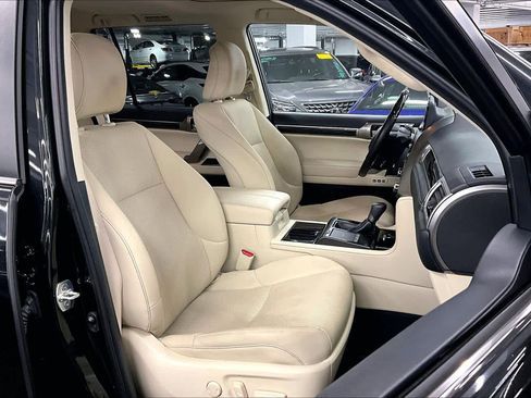 Used 2023 Lexus GX 460 Premium w/ Accessory Package AWD/4WD image 9