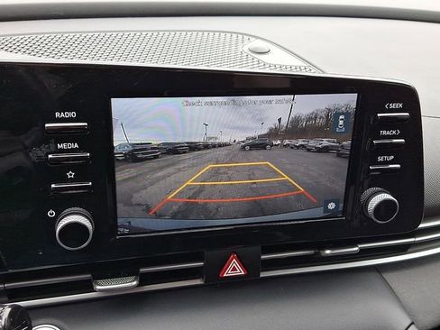 Used 2022 Hyundai Elantra SEL w/ Convenience Package image 19