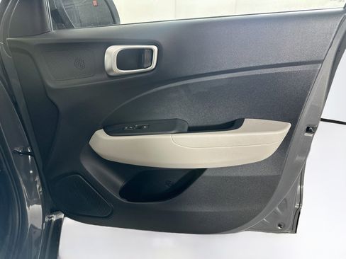 Used 2025 Hyundai Venue SEL FWD image 31