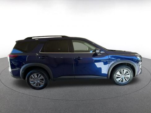 Used 2025 Nissan Pathfinder SV image 16