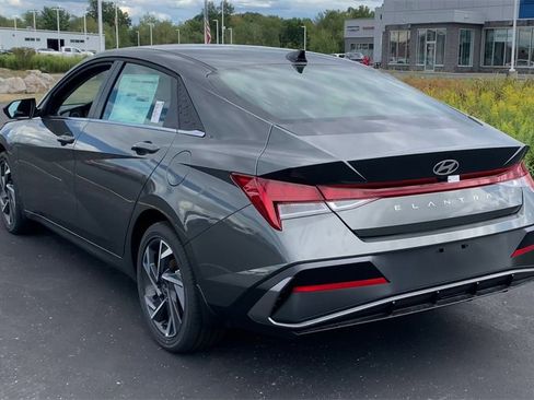 New 2025 Hyundai Elantra SEL image 2