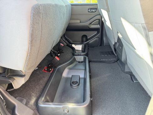 Used 2022 Nissan Frontier SV w/ Technology Package image 32