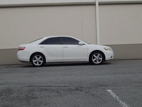 Used 2007 Toyota Camry LE image 2