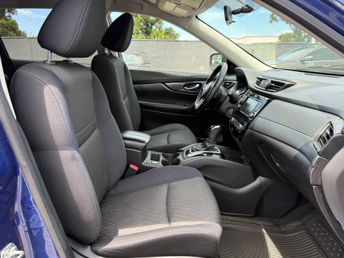 Used 2018 Nissan Rogue SV AWD/4WD image 18