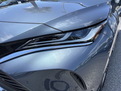 Used 2021 Toyota Venza Limited AWD/4WD image 6