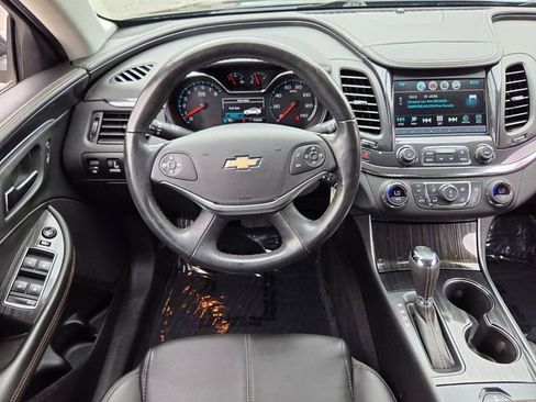 Used 2017 Chevrolet Impala LT w/ Convenience Package FWD image 11