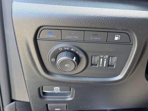 Used 2023 Jeep Grand Cherokee Overland w/ Advanced Protech Group III AWD/4WD image 25