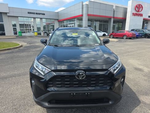 Certified 2020 Toyota RAV4 XLE w/ Convenience Package AWD/4WD image 3