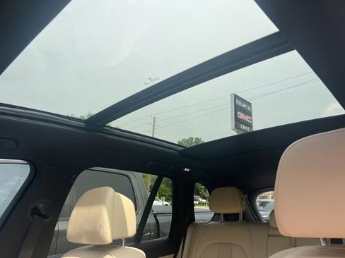 Used 2022 BMW X5 xDrive40i w/ Luxury Seating Package AWD/4WD image 8