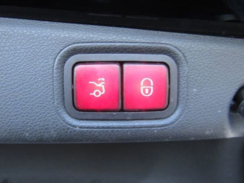 Used 2019 Mercedes-Benz E 450 4MATIC Sedan w/ Premium Package image 26