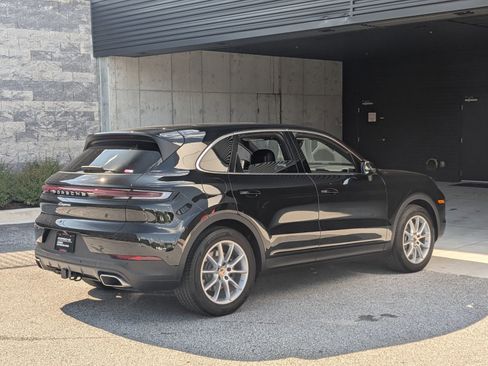 Used 2025 Porsche Cayenne image 9